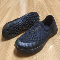 比涼鞋透氣~走路帶風~鏤空溯溪網面鞋輕便軟底懶人套腳情侶男女鞋