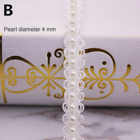 Кружевная лента с жемчужными бусинами