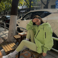 綠色戶外衝鋒衣外套女春秋款美式三合一情侶裝登山服西藏旅遊穿搭