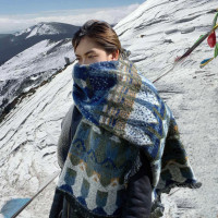 高級感藍色圍巾女冬季雪山旅遊穿外搭加厚兩用披肩民族風鬥篷披風