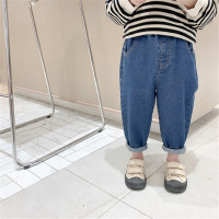 Джинсы с потертостями в Корейском стиле для мальчиков, однотонные модные подходящие ко всему прямые джинсовые брюки