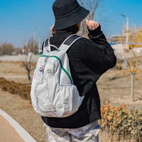 戶外超輕摺疊雙肩包登山旅遊可攜式小揹包輕薄皮膚包女白色新款2023