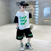 Комплект одежды для мальчиков с коротким рукавом, Новинка лета 2023, модная Лоскутная футболка с круглым вырезом и брюки-карго, комплект из 2 предметов, одежда для подростков