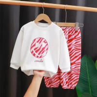 Новинка лета 2023, комплект одежды для подростков, новый спортивный топ с буквенным принтом и футболка + брюки в полоску, костюм, Корейский детский спортивный костюм