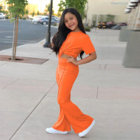 Qunq летний однотонный топ с круглым вырезом для девочек с коротким рукавом + штаны с колокольчиками комплект из 2 предметов Повседневный стиль модная детская одежда для возраста