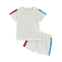 Модель 2023, летняя одежда для девочек, повседневный блестящий костюм из футболки с коротким рукавом и вафельных шортов в стиле пэчворк