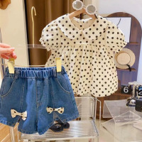 Розничная продажа, новинка 2023, милые летние комплекты для маленьких девочек, топ в горошек + джинсовые шорты, искусственная принцесса