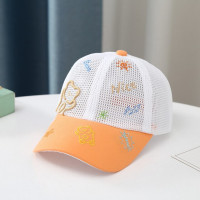 Детская летняя шляпа с вышитыми буквами