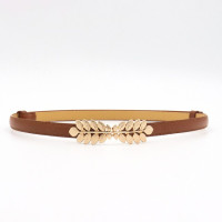 Ремень с листьями и металлической пряжкой