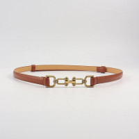 Женский тонкий кожаный ремень с золотистой эластичной пряжкой