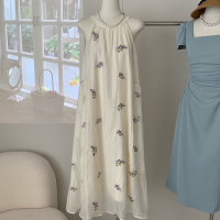 宛宛類卿 鈴蘭花刺繡掛頸洋裝女度假海邊無袖長裙