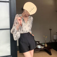 JWUNIQUE 花色V領燈籠袖長袖防曬襯衫女夏季2023新款短款百搭上衣