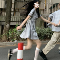 法式復古短袖格子連身裙女夏季收腰V領超仙氣質初戀裙設計感小眾