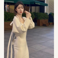 修身顯瘦純欲法式桔梗兩件套掛頸吊帶白色針織包臀連衣裙小眾設計