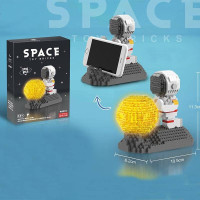 Конструктор светящийся Космонавт с подставкой для телефона