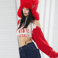 自制韓國blackpink同款金智妮拼色紅字母抽繩短衛衣露肩美式校園