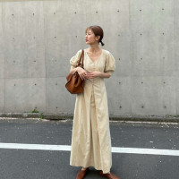 鬆本惠奈設計師款宮廷復古V領泡泡袖排扣高腰開叉洋裝米色長裙