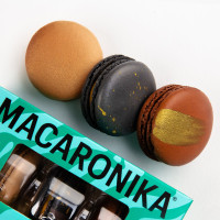 Пирожное макаруны ассорти Tasty Trends 3.0 от Макароника (Macaronika). 100% миндальная мука, ганаш из шоколада и фруктового/ягодного пюре. 3 шт.