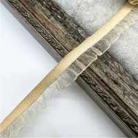 Кружевная отделка с рюшами